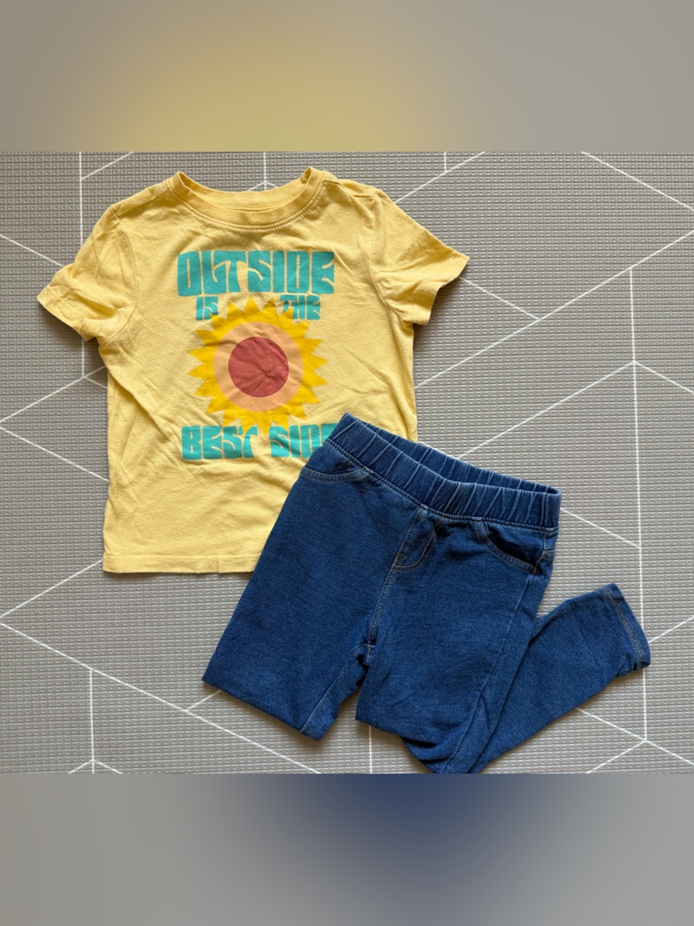 Old Navy|Baby girl/toddler set-Yellow Sun Graphic Tee & Blue jeggings Set•••3T